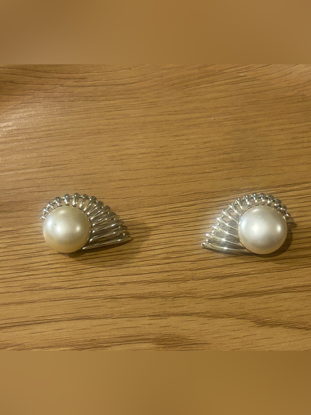Classic Silver Pearl Fan Stud Earrings - White Pearlescent